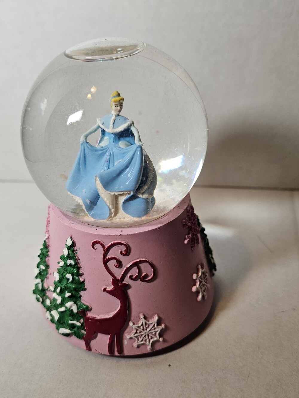 Disney Cinderella Snow Globe Music Box We Wish You a Merry Christmas.